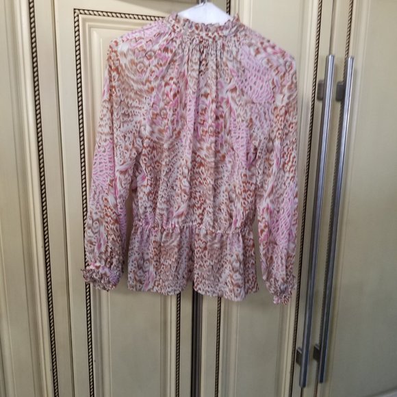 bellatrix long sleeve feather like detail top size M (210) - Picture 7 of 7